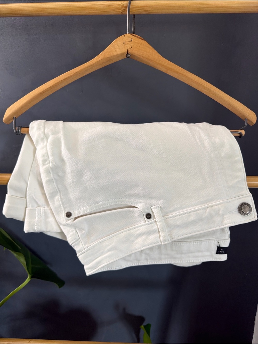 Simply Vera Wang White Denim Shorts Womens Size 18 Mid Rise